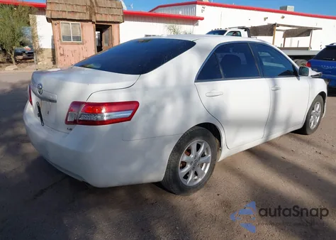 2011 Toyota Camry Le z USA, uszkodzony, nr VIN 4T4BF3EK8BR105370